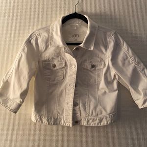 Ann Taylor LOFT white denim jacket. Women’s size 6.